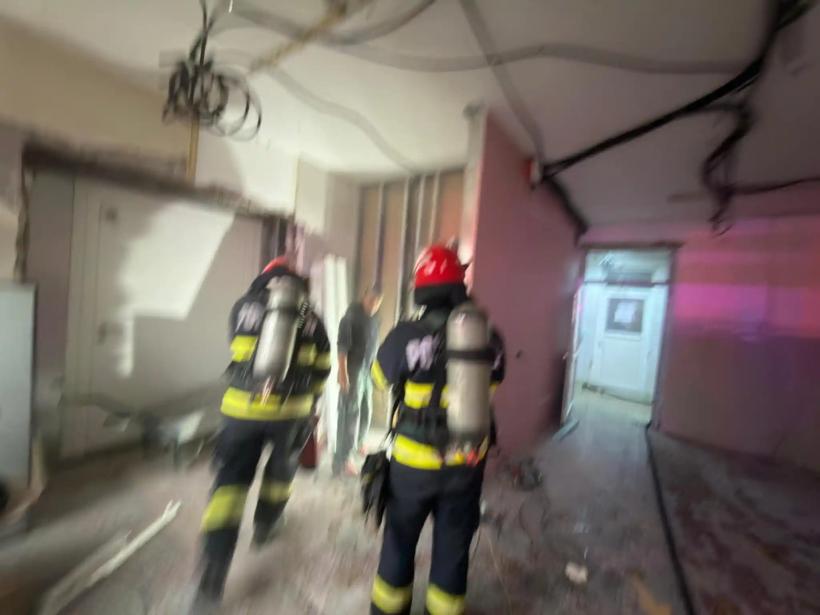 Incendiu la Spitalul Județean Reșița: fum dens, Planul Roșu activat și pacienți evacuați 18983057