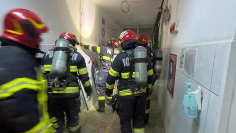 Incendiu la Spitalul Județean Reșița: fum dens, Planul Roșu activat și pacienți evacuați 18983058