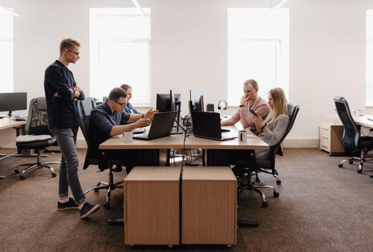 84% dintre români spun că ritmul digitalizării statului este unul lent sau foarte lent