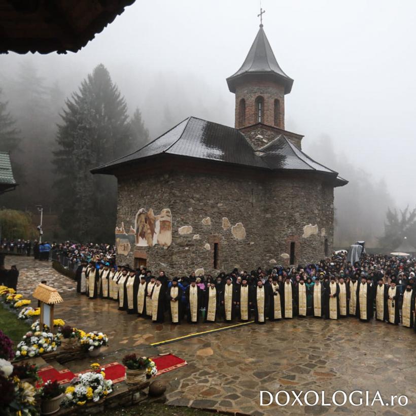 Canonizarea lui Arsenie Boca: Zeci de pelerini au leșinat la Mănăstirea Prislop 18983300