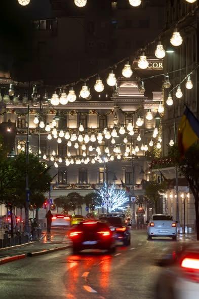 Se aprinde iluminatul festiv de sărbători în Capitală!  18983324