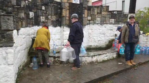 Prefecţii de Dâmboviţa şi Prahova cer apă din rezerva de stat pentru populaţia afectată de problemele de la Paltinul