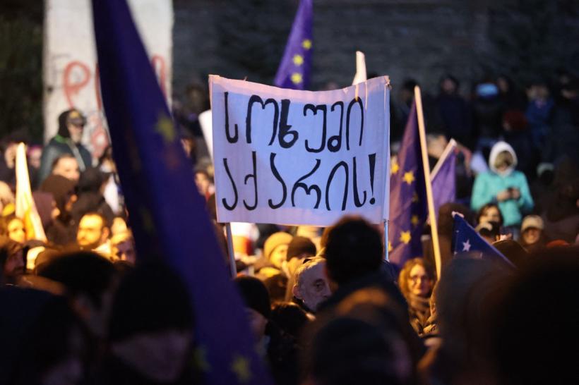 Arma chimică interzisă din Primul Război Mondial folosită în Georgia. Protestatarii au arsuri 18983446