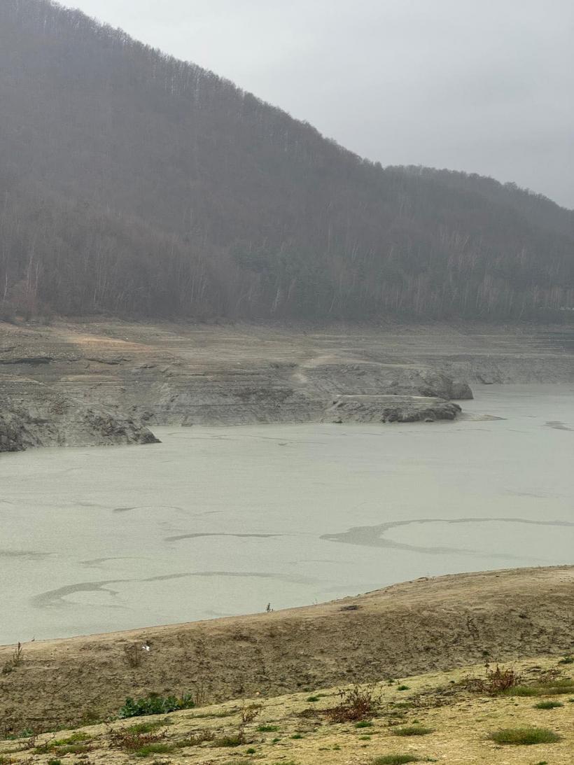 Criza apei suspendă cursurile în 13 localități din Prahova. Elevii vor face ore online