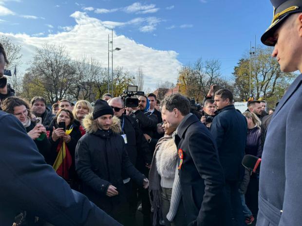 Nicușor Dan a făcut fotografii cu participanții la Ziua Națională. El a dezvăluit ce i-au spus oamenii