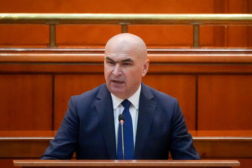 Bolojan, huiduit în Parlament, unde Guvernul își asumă răspunderea pe reforma pensiilor speciale