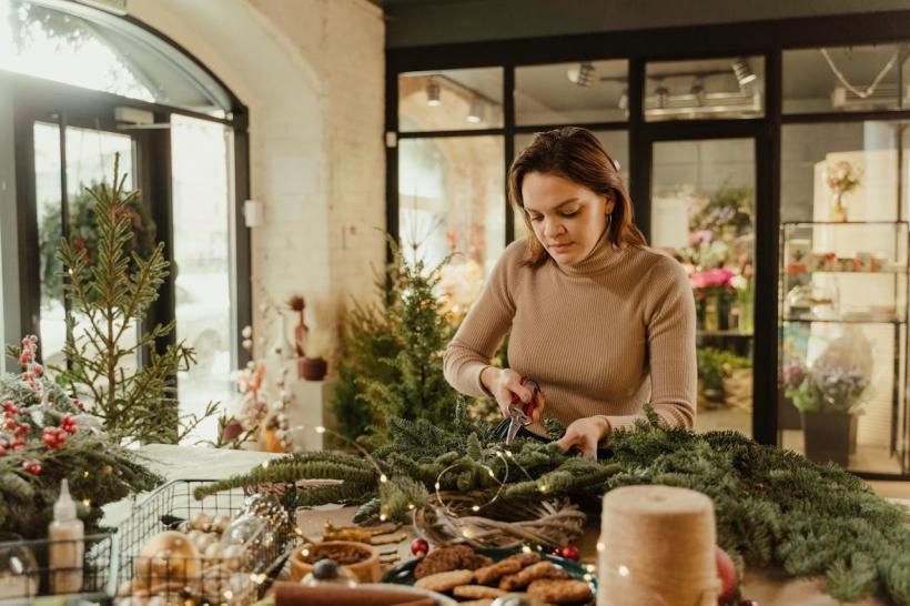 Magia Sărbătorilor la Maison Dadoo: Aranjamente de Crăciun și buchete create în inima Bucureștiului