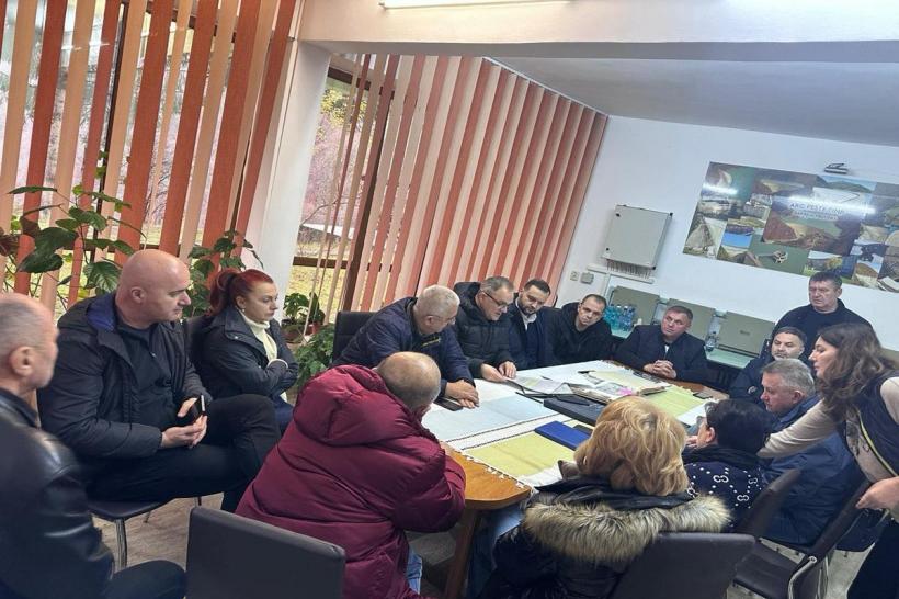 Primarul PUSL din Băicoi răbufnește la Barajul Paltinu: „Circ și bătaie de joc!”, în timp ce zeci de mii de prahoveni rămân fără apă