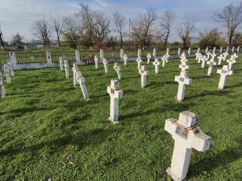 REPORTAJ - Ziua Națională, în cimitirele uitate ale eroilor: „Cin` să vină pe la soldați?” Mormintele de la Valea Plopilor 18983599