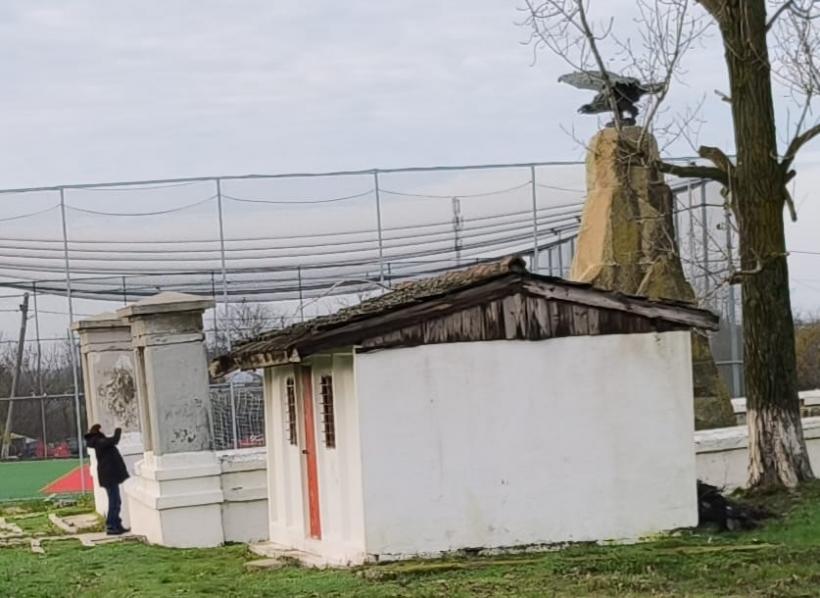 REPORTAJ - Ziua Națională, în cimitirele uitate ale eroilor: „Cin` să vină pe la soldați?” Mormintele de la Valea Plopilor 18983601