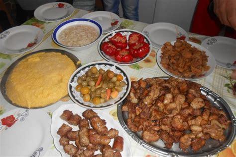 Tradiții culinare reinterpretate de Ziua Națională: Cum au pretrecut românii în restaurante