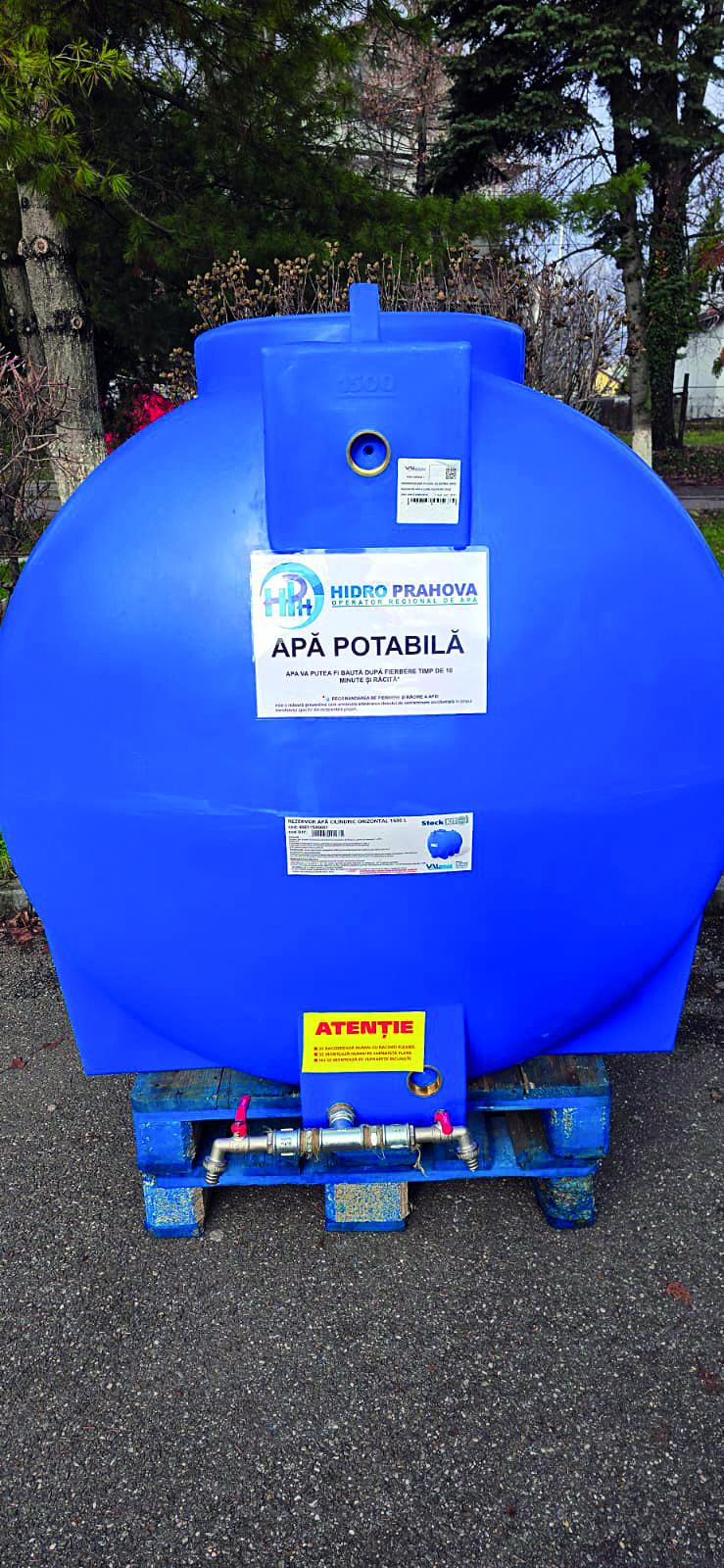 Peste 100.000 de prahoveni cară apa în bidoane. Doar comuna Cornu are apă potabilă, în zona afectată de colmatarea barajului de la Paltinu 18983797