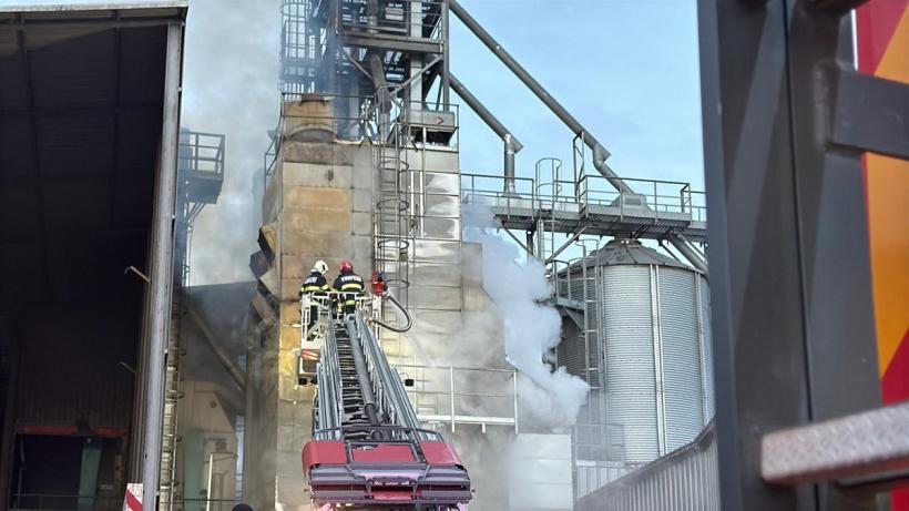 Incendiu la un uscător de cereale în Tulcea 18983855