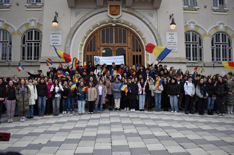 Tradiție, identitate și mândrie națională. Cum au celebrat elevii Colegiului „Calistrat Hogaș” din Piatra-Neamț Ziua Națională a României 18983982