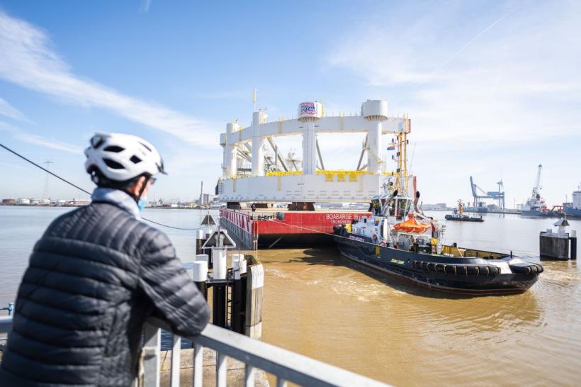 Salarii mari și fără experiență: Țara care angajează români pe bani mulți