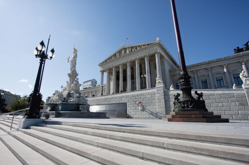 Cea mai aglomerată țară din lume se află în Europa. Pe străzi, la fiecare localnic sunt trei turiști