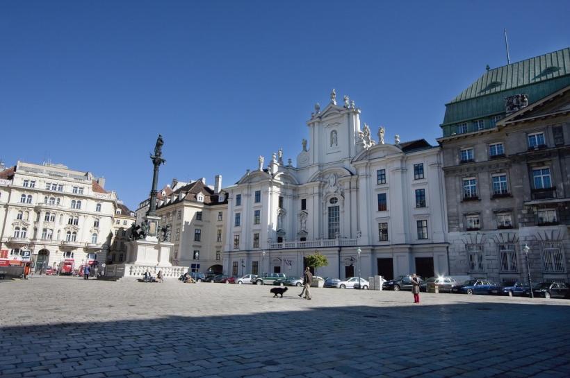 Cea mai aglomerată țară din lume se află în Europa. Pe străzi, la fiecare localnic sunt trei turiști 18983693