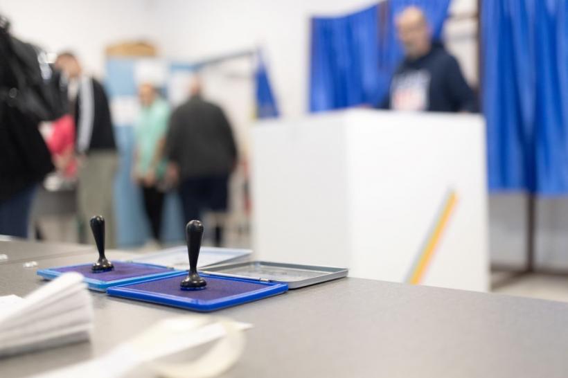 Pe cine avantajează prezența mică la alegerile din București