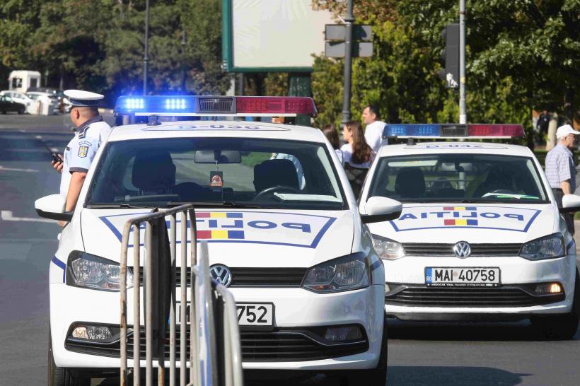  Zeci de mașini distruse în timpul nopții pe o stradă din Târgu Jiu