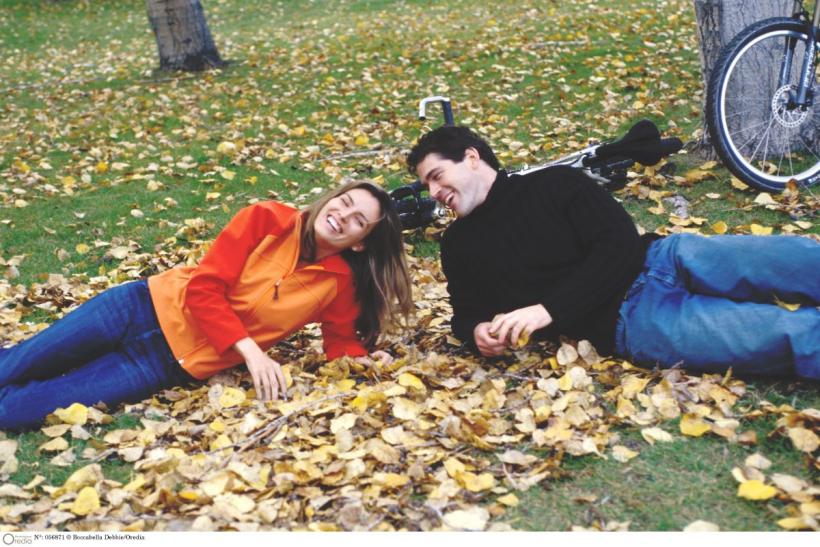 Cele șase zodii chinezești care atrag noroc și iubire pe 7 decembrie 2025. Energia Câinelui de Metal aduce claritate și conexiuni sincere