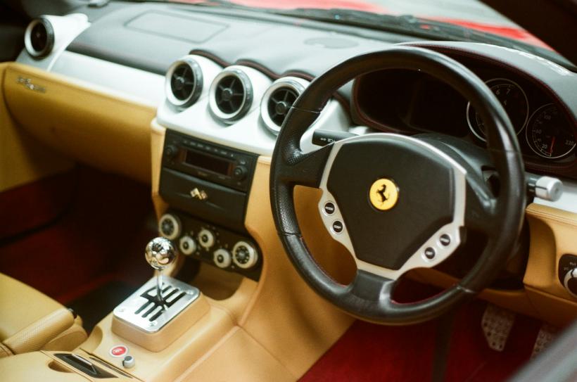 Cum să accesezi segmentul premium auto fără riscuri financiare