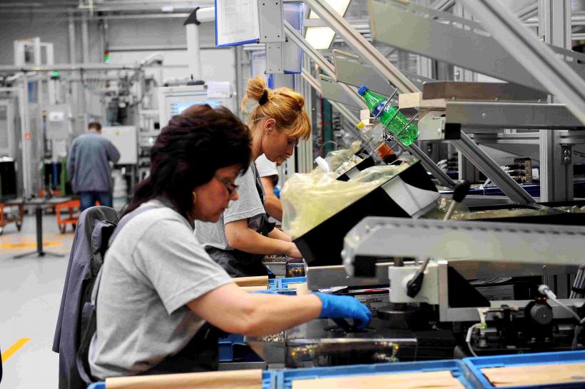 Profitul companiilor românești scade sub presiunea cheltuielilor cu personalul, dar rămâne peste media UE