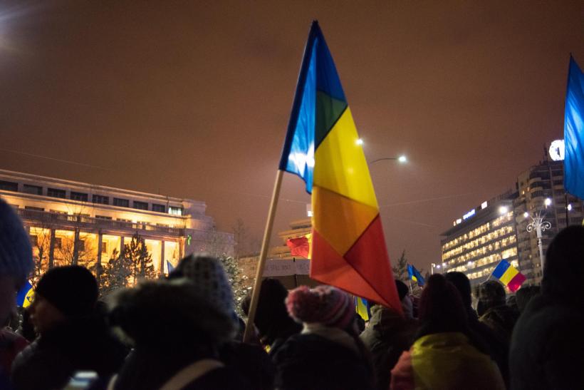 „Justiție, nu mafie”: Sute de protestatari în București și Cluj cer justiție independentă