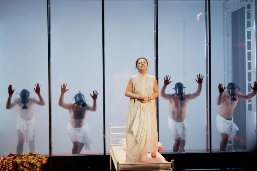 Primul proiect teatral al regizorului Botond Nagy pe scena Naționalului din Iași, premiera „Femeia – câmp de luptă” de Matei Vișniec 18985063