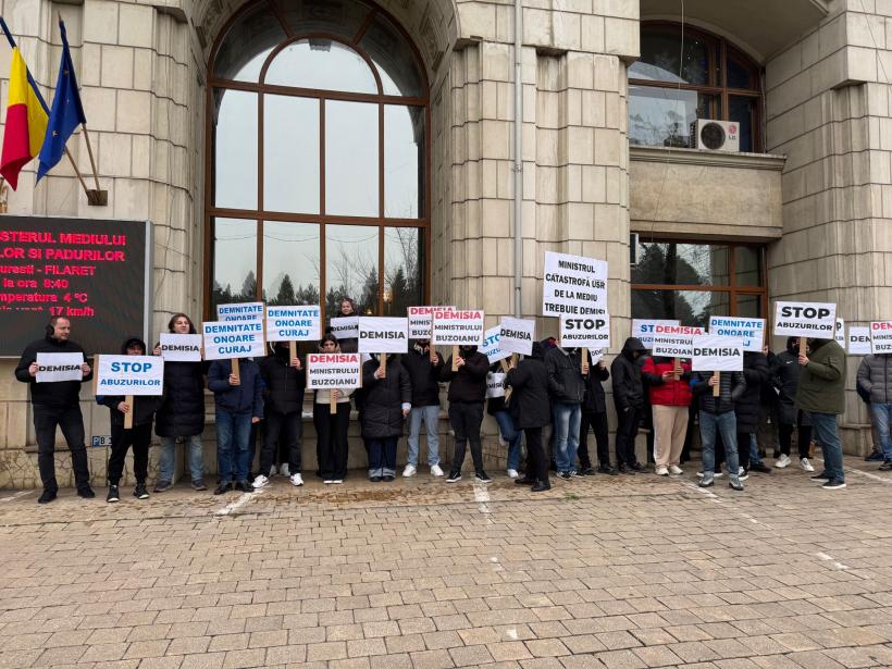 PUSL continuă protestele: românii beau mâl, autoritățile rămân nepăsătoare