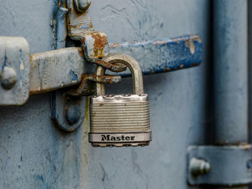 Val de concedieri înainte de sărbători: Optimizare sau criză în marile companii?