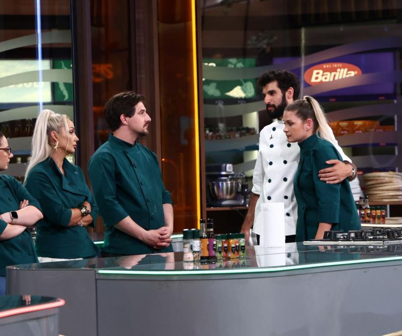 Victorie pentru echipa galbenă a lui Chef Sautner ieri, la Chefi la cuțite. Chef Richard deschide diseară ostilitățile cu o amuletă grea: ”Vreau să-mi iau revanșa!” 18984984