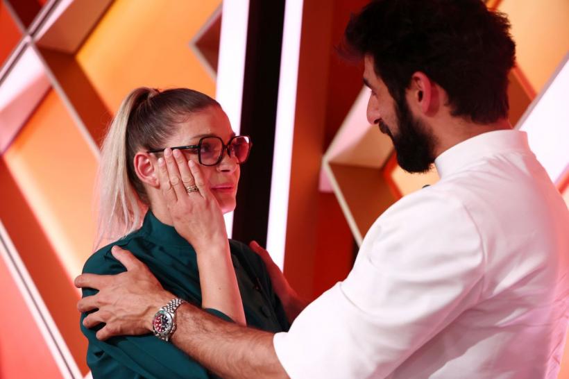 Victorie pentru echipa galbenă a lui Chef Sautner ieri, la Chefi la cuțite. Chef Richard deschide diseară ostilitățile cu o amuletă grea: ”Vreau să-mi iau revanșa!” 18984985