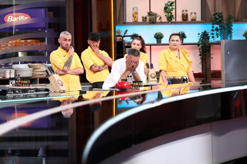 Victorie pentru echipa galbenă a lui Chef Sautner ieri, la Chefi la cuțite. Chef Richard deschide diseară ostilitățile cu o amuletă grea: ”Vreau să-mi iau revanșa!” 18984987