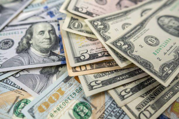 Leul s-a depreciat în raport cu euro şi a crescut faţă de dolarul american. Aurul a depăşit pragul de 600 lei