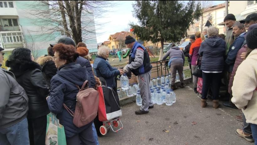 REPORTAJ. Goana după apă: Cum au supraviețuit, două săptămâni, oamenii din „Sahara de Prahova”