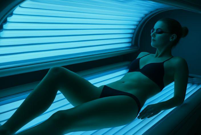 Bronzul la solar crește semnificativ riscul de cancer de piele
