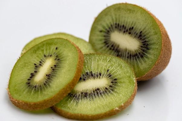Kiwi, noul tău dermatolog natural: Cum îmbunătățește producția de colagen și aspectul pielii