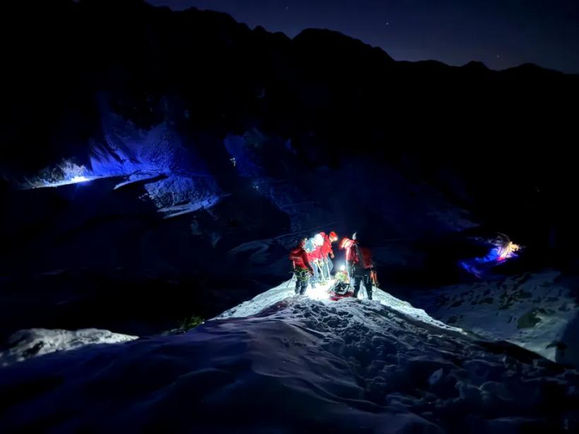 Turist rănit grav după ce a căzut în Munții Făgăraș, între Vârful Netedu și Valea Văiuga 18985483