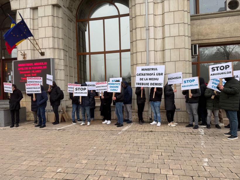 Fără apă, fără răspunsuri, fără ministru: PUSL rămâne în stradă și cere demisia Dianei Buzoianu 18985619