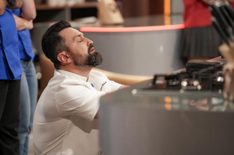 Battle-ul Chefi la cuțite de diseară aduce magia unora dintre cele mai frumoase povești în farfurie. Seara va culmina, însă, cu un verdict șocant la proba eliminatorie 18985868