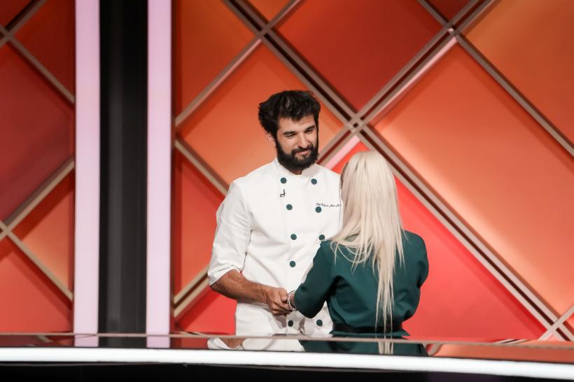 Battle-ul Chefi la cuțite de diseară aduce magia unora dintre cele mai frumoase povești în farfurie. Seara va culmina, însă, cu un verdict șocant la proba eliminatorie 18985873