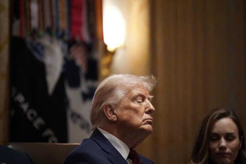 Trump, lovit de sindromul Biden. Liderul american, acuzat de negarea realității economice și declin fizic accelerat