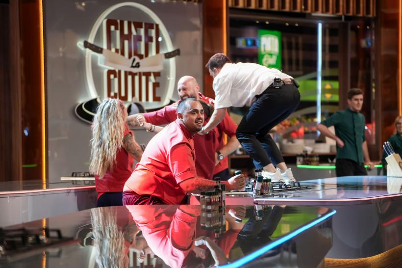 Echipa lui Chef Ștefan, victorioasă, aseară la Chefi la cuțite. Diseară, provocare triplă în arena culinară: roata nebună a ingredientelor, plus două amulete 18986081