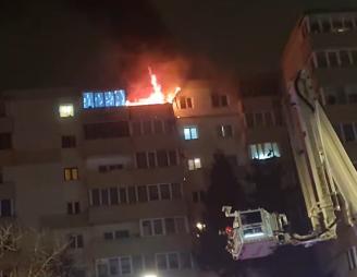 Incendiu teribil într-un apartament din Brașov. Un bărbat a ajuns la spital 