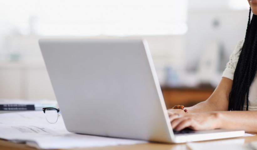 Fenomenul „locurilor de muncă fantomă”