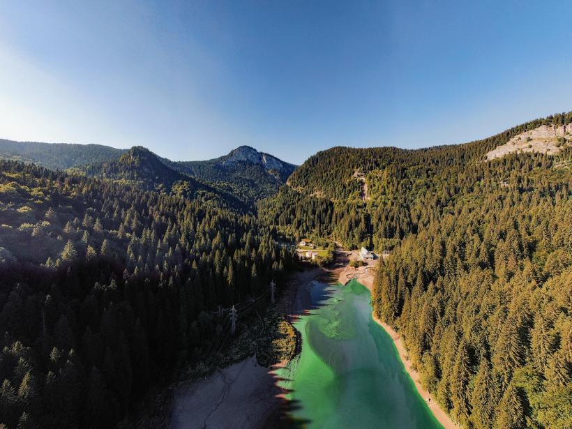 Parcul Natural Bucegi și comunele învecinate, vizate ca zone de non-intervenție și protecție strictă 18986362