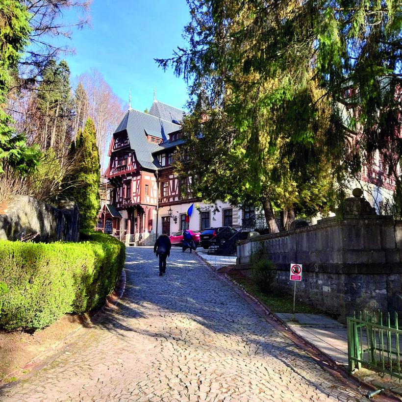 Peleșul și Castelul Cantacuzino, magnet pentru turiștii străini