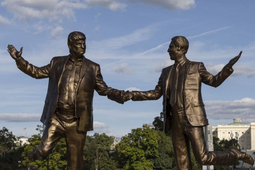 Dezvăluiri șocante din dosarele Epstein: Bill Clinton, printre numele celebre. Controverse privind absența lui Donald Trump 18986620