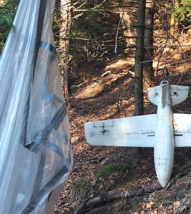Dronă descoperită în Argeș: Aceasta s-a prăbușit într-o zonă împădurită