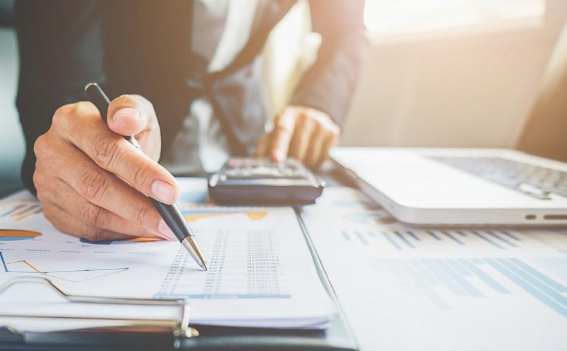 Guvernul plafonează deconturile pentru prefecți și subrefecți